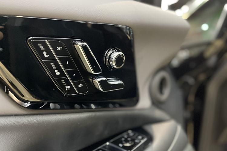 Used Cadillac OPTIQ 2024 Standard Range Version Interior 7