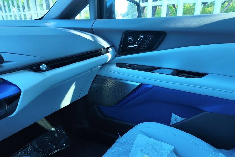 Used Cadillac OPTIQ 2024 Standard Range Version Interior 8