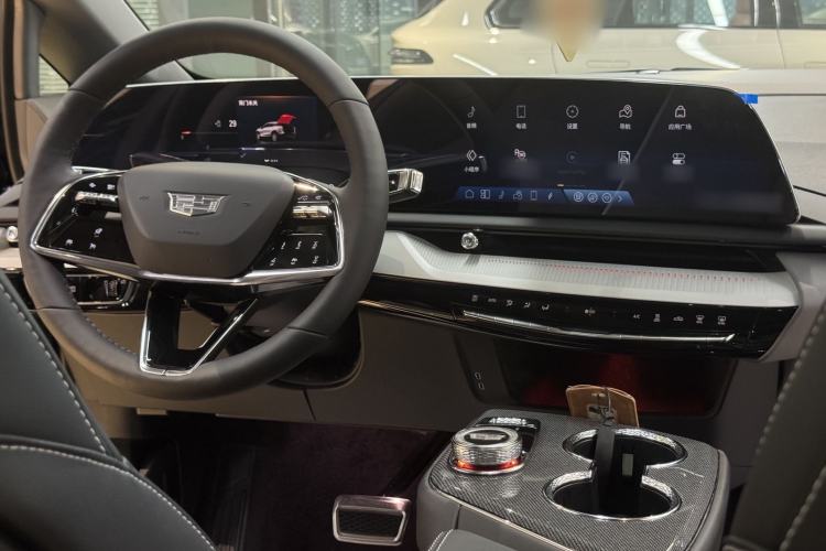 Used Cadillac OPTIQ 2024 Standard Range Version Interior 8
