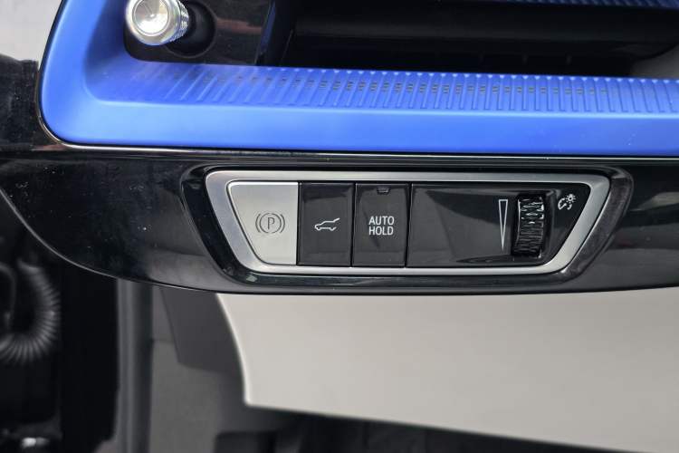 Used Cadillac OPTIQ 2024 Standard Range Version Interior 8
