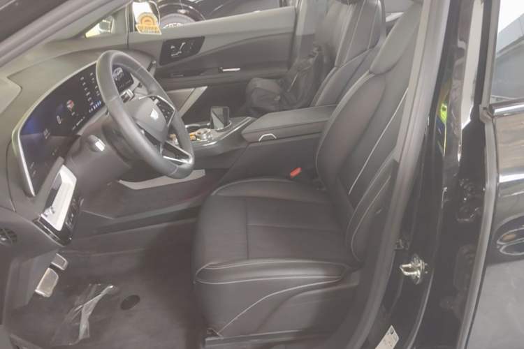 Used Cadillac OPTIQ 2024 Standard Range Version Left Front Seat