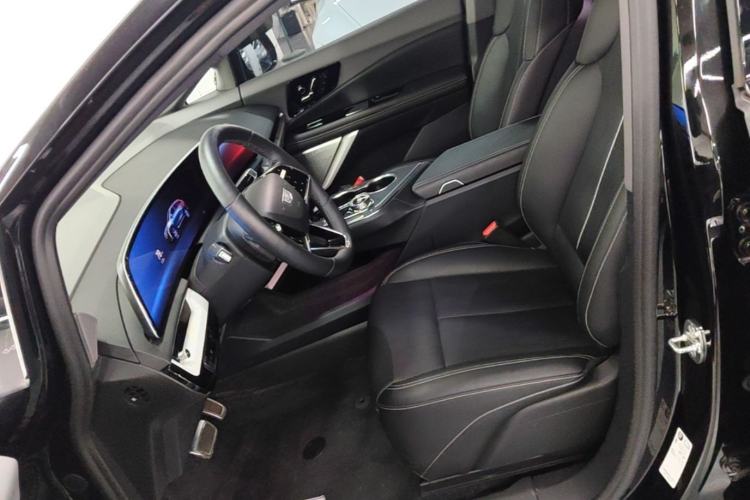 Used Cadillac OPTIQ 2024 Standard Range Version Left Front Seat