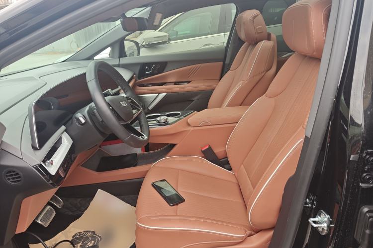 Used Cadillac OPTIQ 2024 Standard Range Version Left Front Seat
