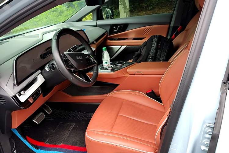Used Cadillac OPTIQ 2024 Four-Wheel Drive Long-Range Version Left Front Seat