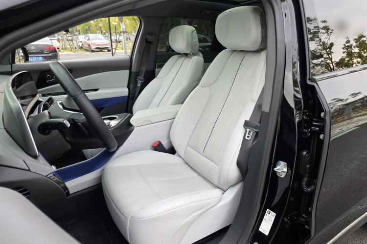 Used Cadillac OPTIQ 2024 Standard Range Version Left Front Seat