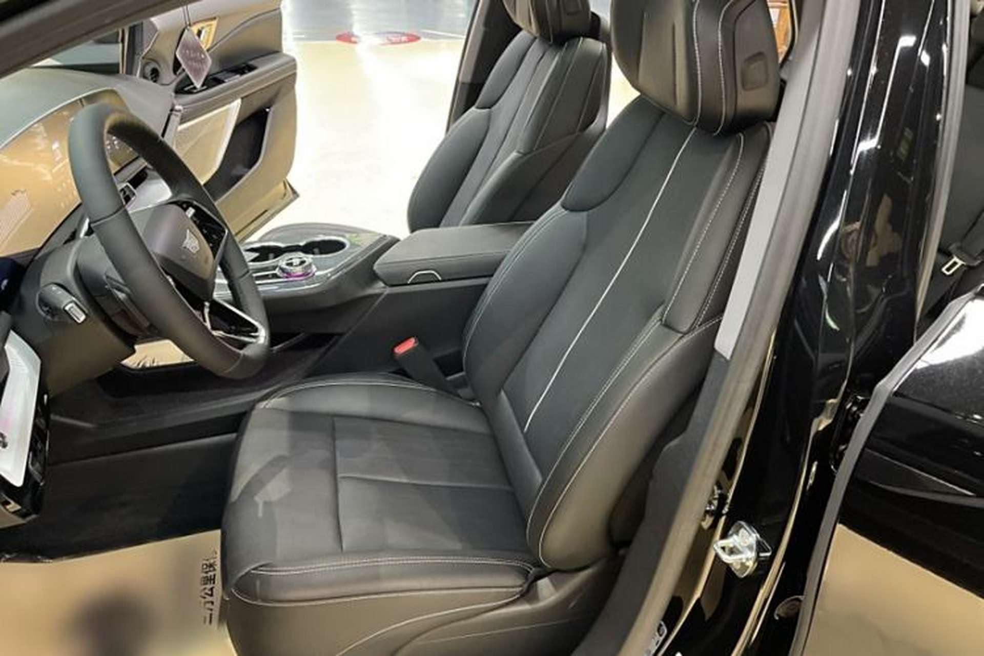 Used Cadillac OPTIQ 2024 Standard Range Version Left Front Seat