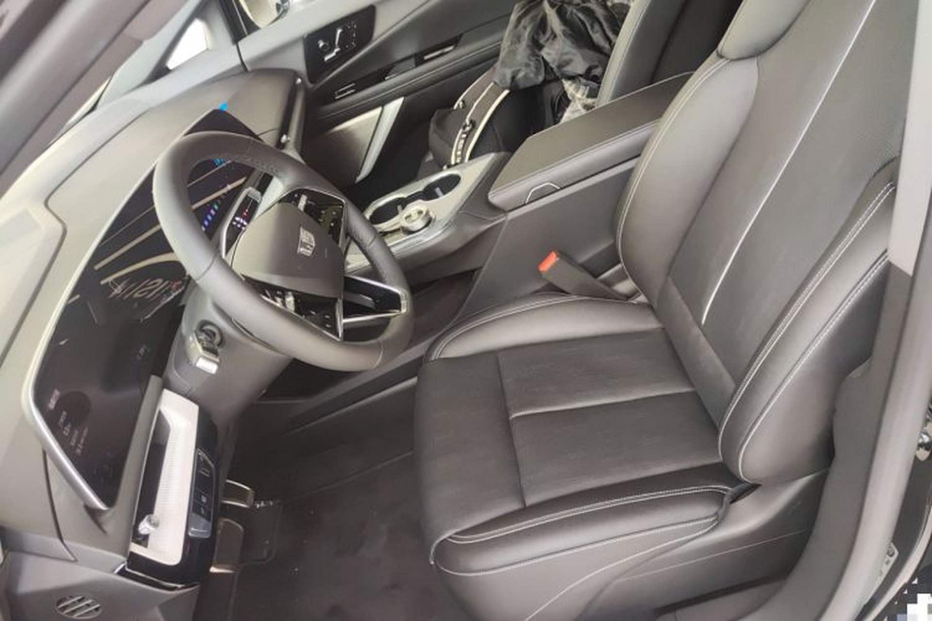 Used Cadillac OPTIQ 2024 Standard Range Version Left Front Seat