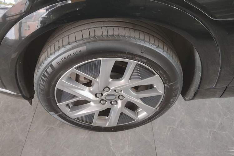 Used Cadillac OPTIQ 2024 Standard Range Version Left Front Wheel Hub