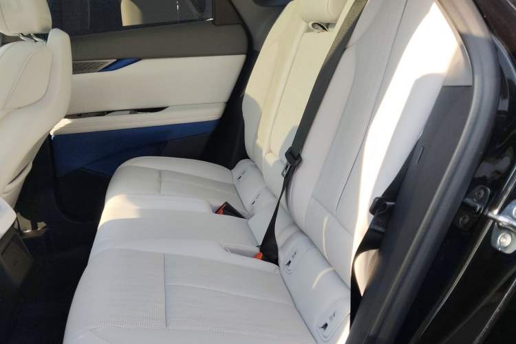 Used Cadillac OPTIQ 2024 Standard Range Version Left Rear Seat