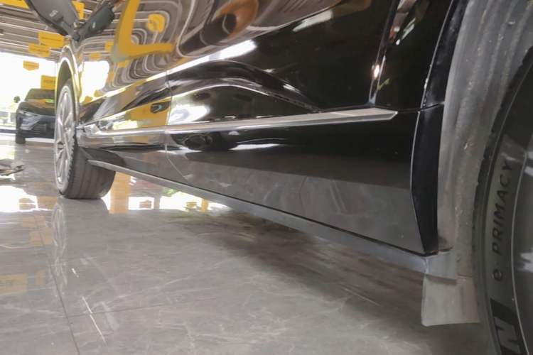 Used Cadillac OPTIQ 2024 Standard Range Version Left Side Sill
