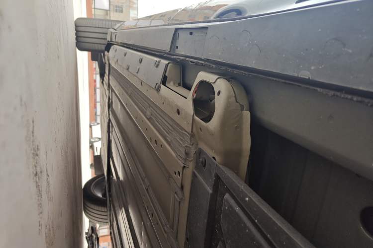 Used Cadillac OPTIQ 2024 Standard Range Version Left Side Sill