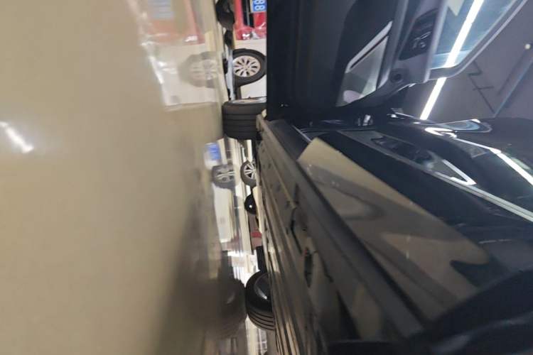 Used Cadillac OPTIQ 2024 Standard Range Version Left Side Sill