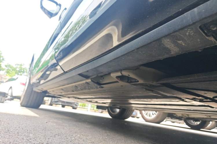 Used Cadillac OPTIQ 2024 Standard Range Version Left Side Sill