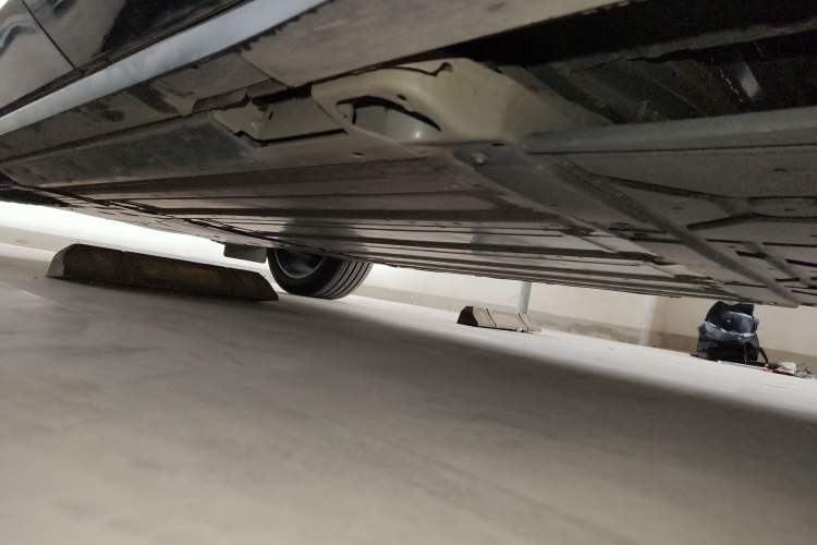 Used Cadillac OPTIQ 2024 Standard Range Version Left Side Sill