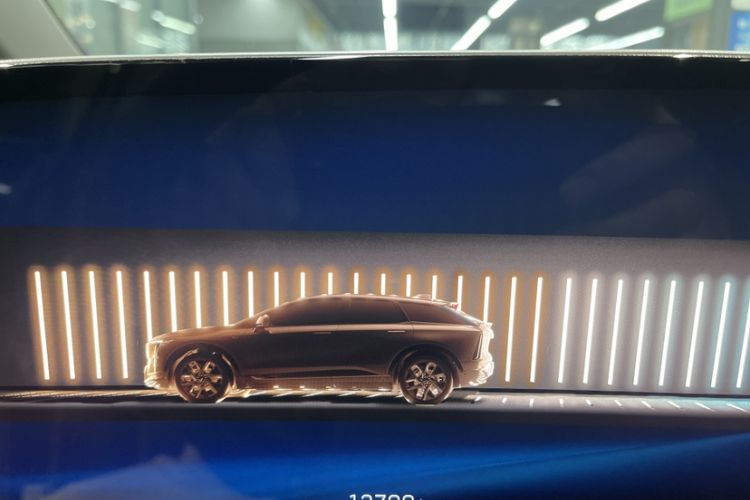 Used Cadillac OPTIQ 2024 Standard Range Version Odometer Close Up