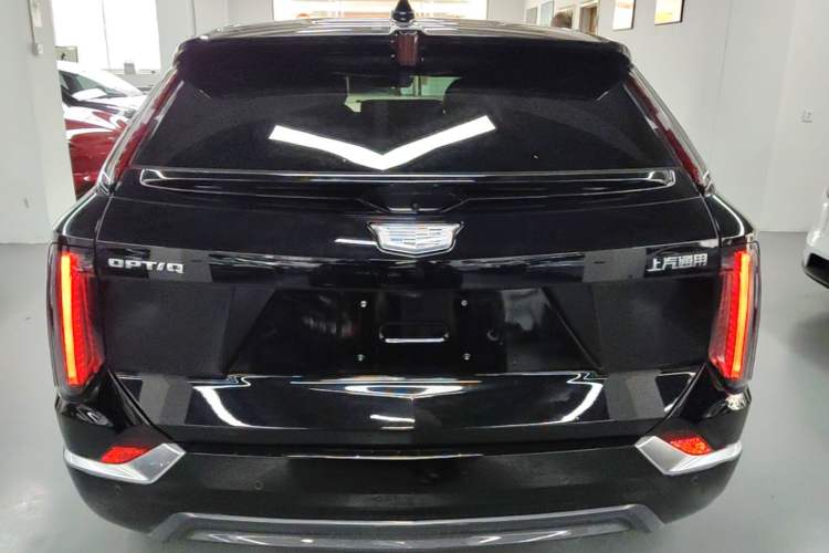 Used Cadillac OPTIQ 2024 Standard Range Version Rear