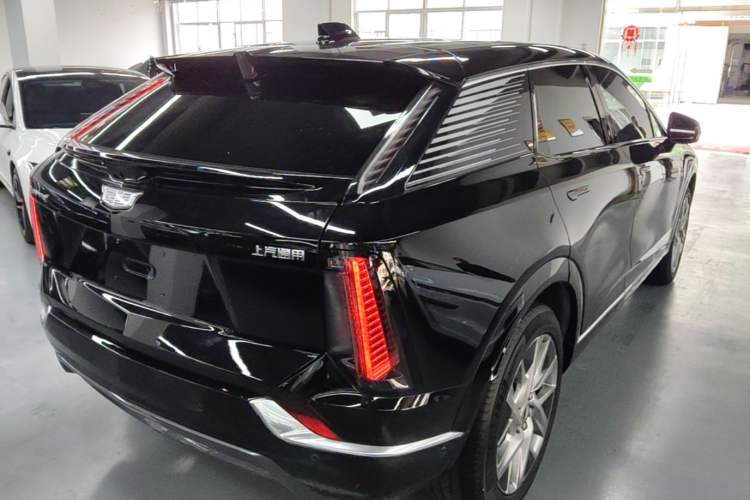 Used Cadillac OPTIQ 2024 Standard Range Version Rear Right 45 Deg