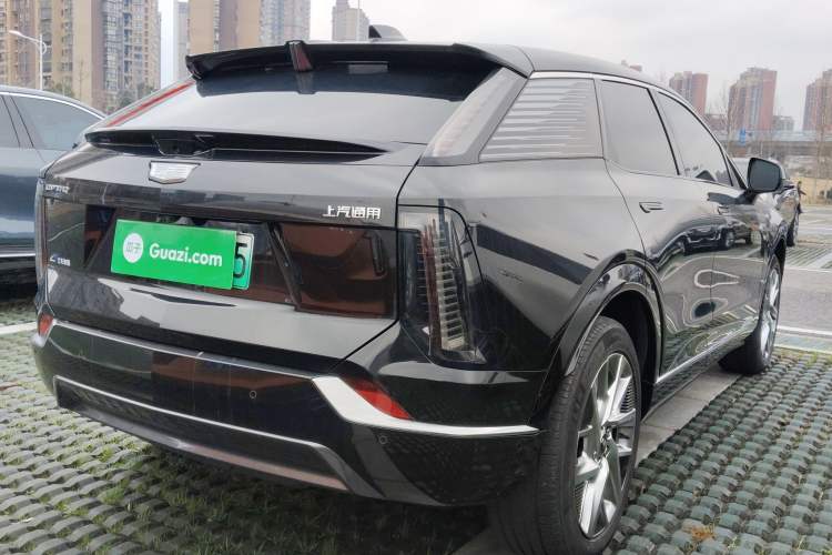 Used Cadillac OPTIQ 2024 Standard Range Version Rear Right 45 Deg