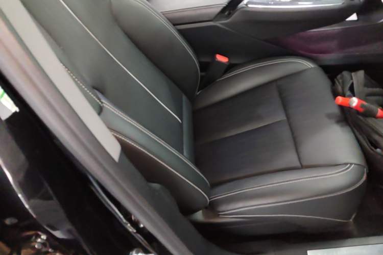 Used Cadillac OPTIQ 2024 Standard Range Version Right Front Seat