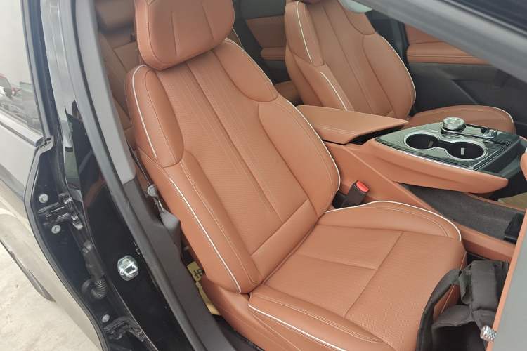Used Cadillac OPTIQ 2024 Standard Range Version Right Front Seat