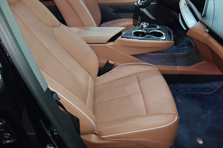 Used Cadillac OPTIQ 2024 Standard Range Version Right Front Seat