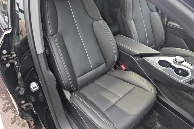 Used Cadillac OPTIQ 2024 Standard Range Version Right Front Seat