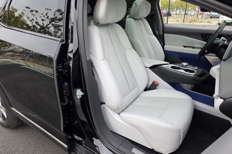 Used Cadillac OPTIQ 2024 Standard Range Version Right Front Seat