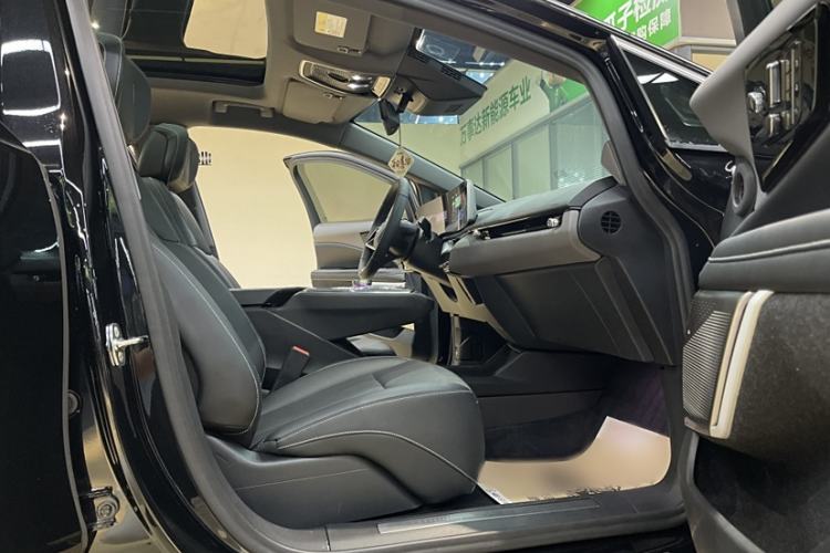 Used Cadillac OPTIQ 2024 Standard Range Version Right Front Seat