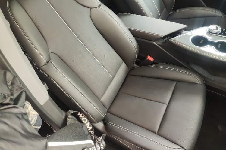 Used Cadillac OPTIQ 2024 Standard Range Version Right Front Seat
