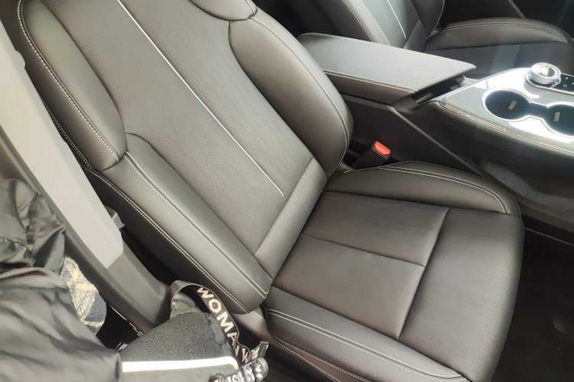 Used Cadillac OPTIQ 2024 Standard Range Version Right Front Seat