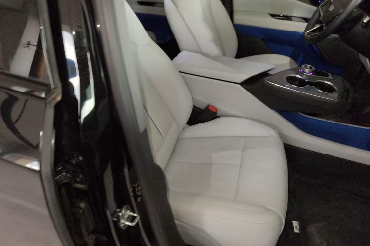 Used Cadillac OPTIQ 2024 Standard Range Version Right Front Seat