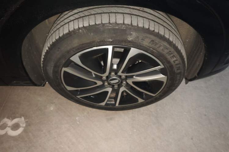 Used Cadillac OPTIQ 2024 Four-Wheel Drive Long-Range Version Right Front Wheel Hub