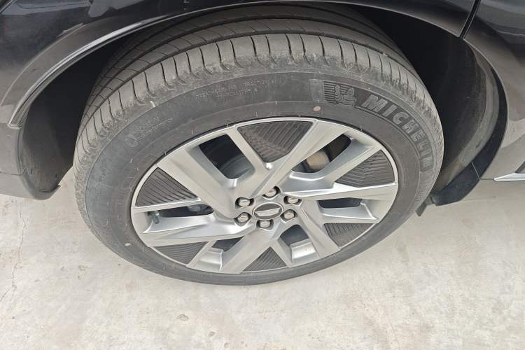 Used Cadillac OPTIQ 2024 Standard Range Version Right Rear Wheel Hub