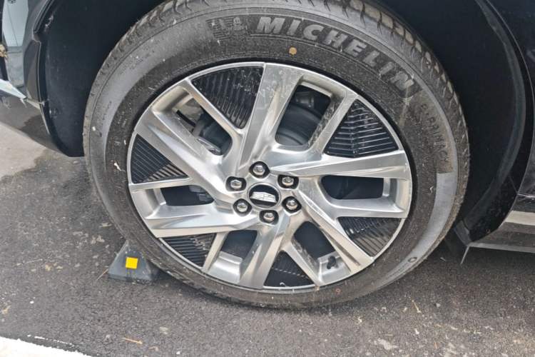 Used Cadillac OPTIQ 2024 Standard Range Version Right Rear Wheel Hub