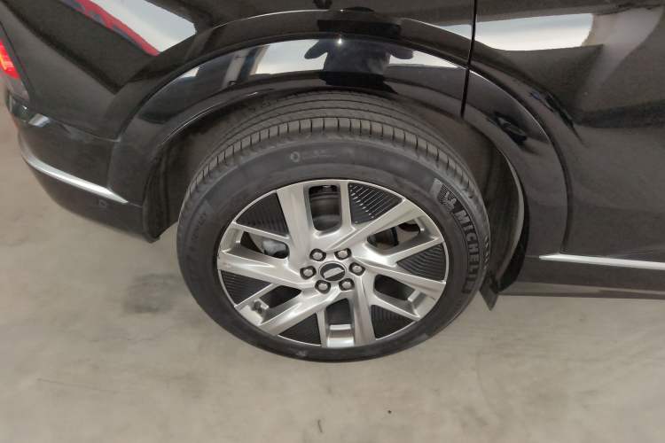Used Cadillac OPTIQ 2024 Standard Range Version Right Rear Wheel Hub