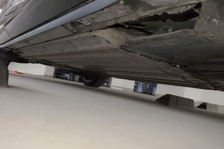 Used Cadillac OPTIQ 2024 Standard Range Version Right Side Sill