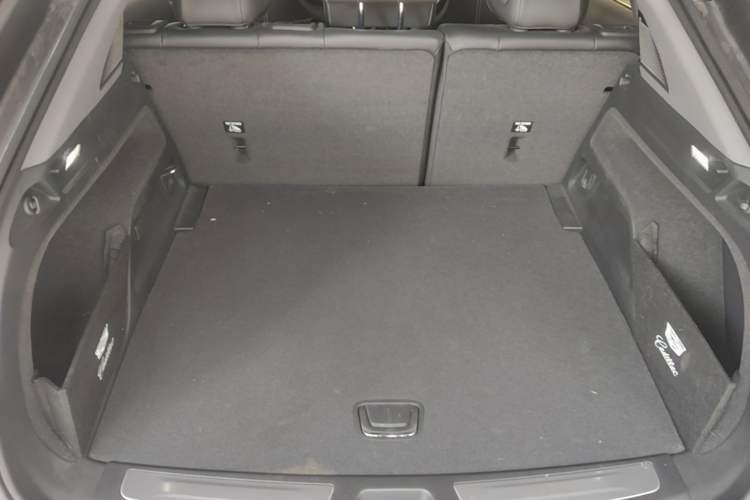 Used Cadillac OPTIQ 2024 Standard Range Version Trunk
