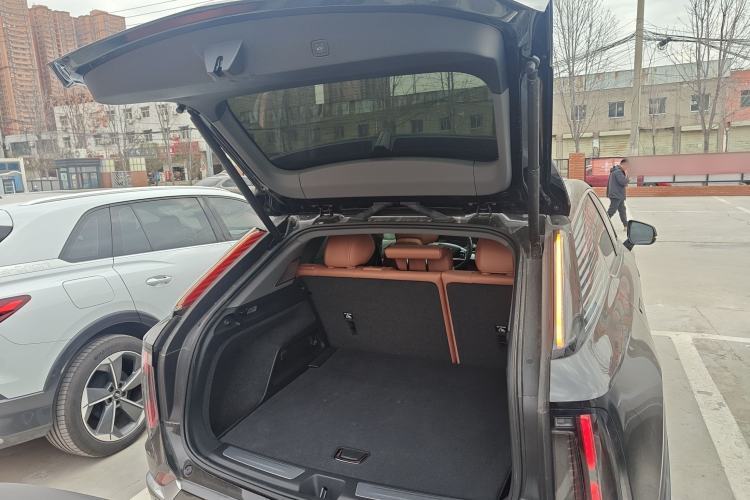 Used Cadillac OPTIQ 2024 Standard Range Version Trunk