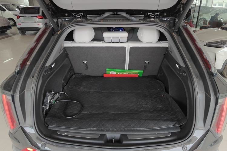 Used Cadillac OPTIQ 2024 Standard Range Version Trunk