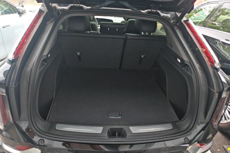 Used Cadillac OPTIQ 2024 Standard Range Version Trunk