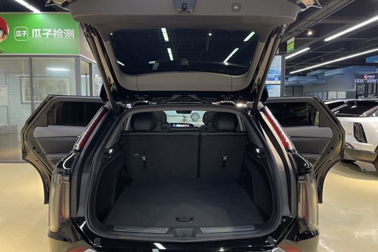 Used Cadillac OPTIQ 2024 Standard Range Version Trunk