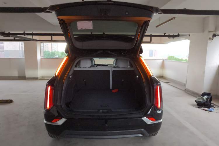 Used Cadillac OPTIQ 2024 Standard Range Version Trunk