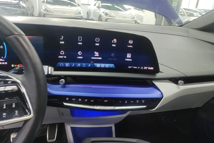 Used Cadillac OPTIQ 2024 Standard Range Version Audio And AC Panel