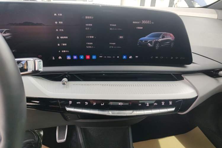 Used Cadillac OPTIQ 2024 Standard Range Version Audio And AC Panel