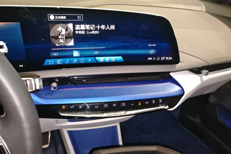 Used Cadillac OPTIQ 2024 Standard Range Version Audio And AC Panel