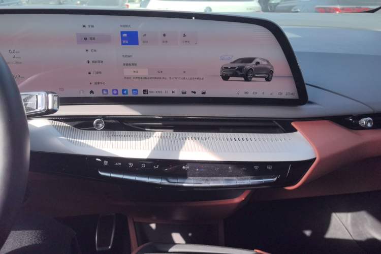 Used Cadillac OPTIQ 2024 Four-Wheel Drive Long-Range Version Audio And AC Panel