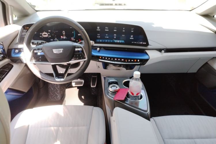 Used Cadillac OPTIQ 2024 Standard Range Version Center Console