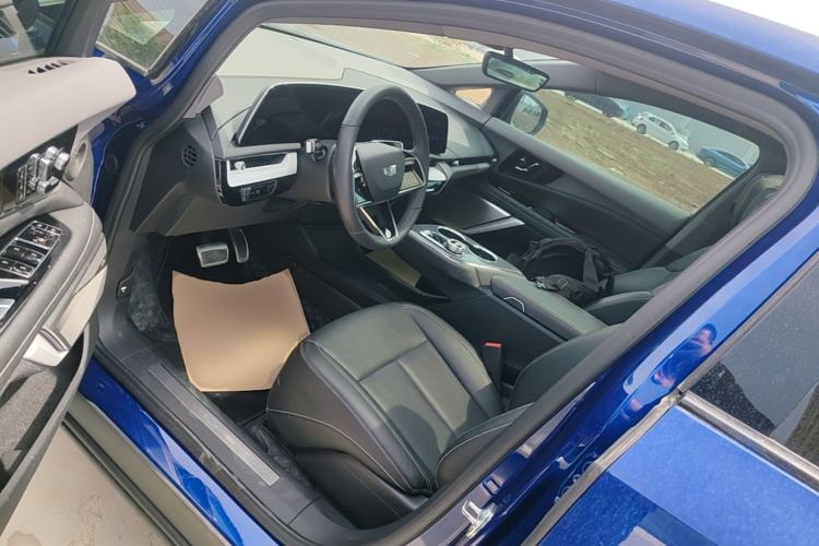 Used Cadillac OPTIQ 2024 Standard Range Version Driver Seat