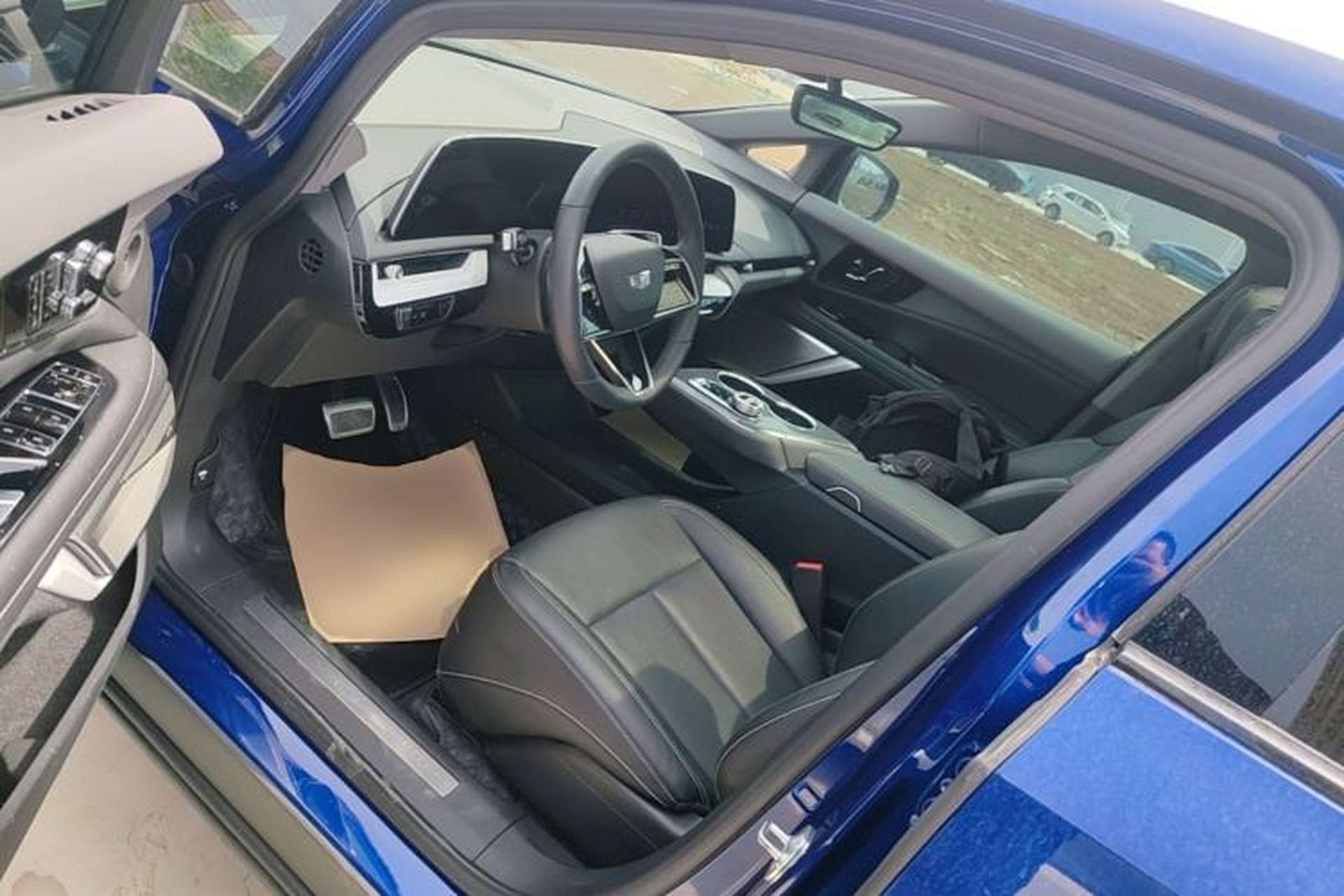 Used Cadillac OPTIQ 2024 Standard Range Version Driver Seat