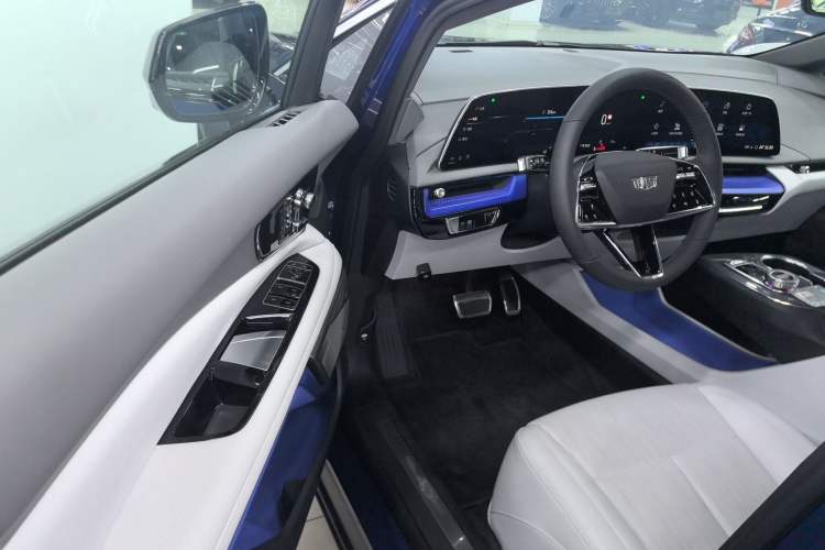 Used Cadillac OPTIQ 2024 Standard Range Version Driver Seat
